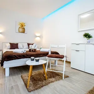 https://apartment-nives-in-the-city-center-free-parking.splithotels.org